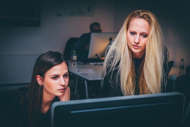 mujeres trabajando