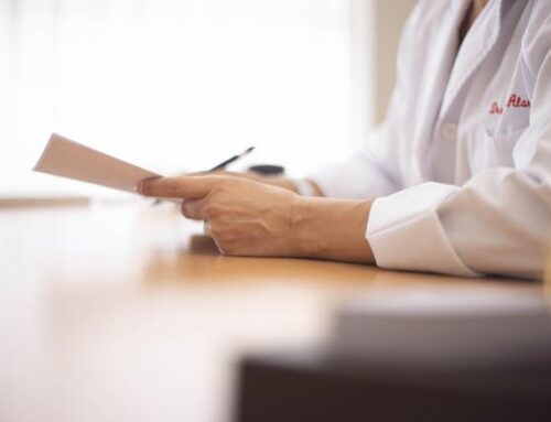 Seis meses de prisión y una multa superior a 1.000 euros por presentar en el trabajo un parte de baja médico falso