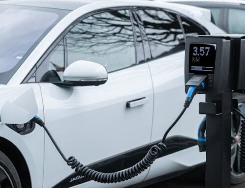 El Ejecutivo prorroga a 2026 la deducción en el IRPF por comprar un coche eléctrico y hacer reformas