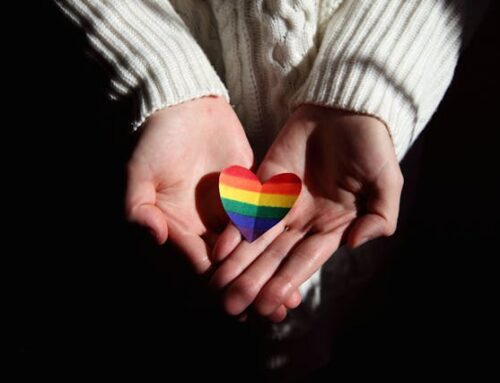 Despedido por casarse con una persona de su mismo sexo: el TSJM lo declara improcedente por discriminación por orientación sexual