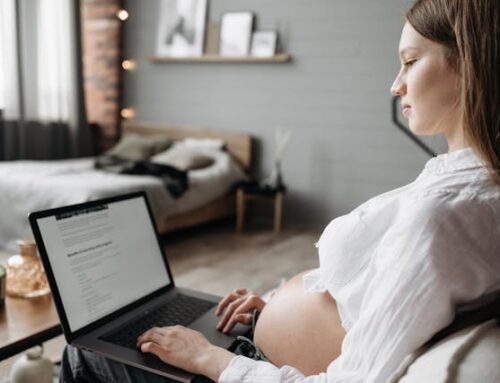 El contrato temporal de sustitución no se convierte en «fijo» por embarazo